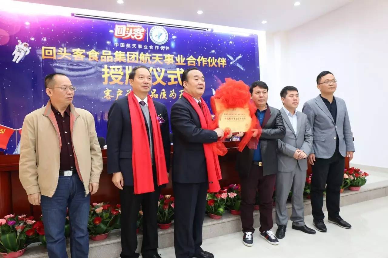 皇马公布欧冠19人名单拉莫斯领衔 后防小将却因得罪队长落选？_kycom(图2)