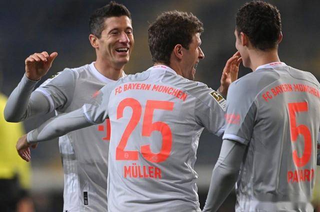 ‘kycom’
5大联赛冠军仅1队不败！3大权门卫冕难度大升 拜仁+巴黎反弹(图3)