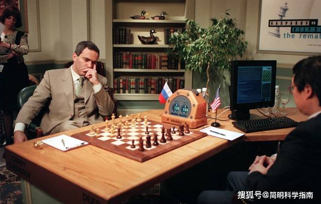 “kycom”
AI控制足球联赛直播堕落 误将裁判的秃顶当成了足球(图3)