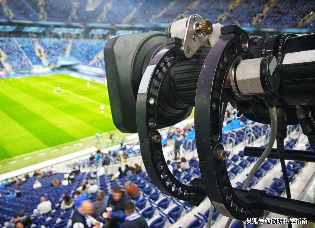 “kycom”
AI控制足球联赛直播堕落 误将裁判的秃顶当成了足球(图8)