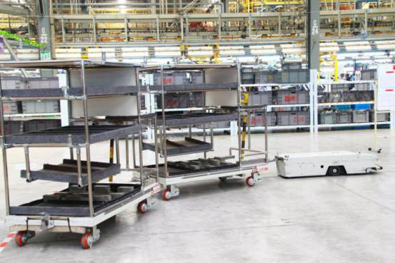 真人电影《银魂2》万事屋三人组宣传海报公开“kycom”(图1)